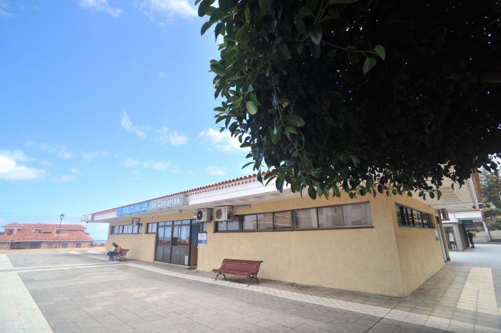Fachada de Policlínicos de Canarias en La Orotava